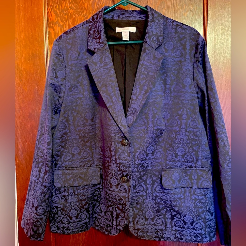 Chico’s size 3 Navy paisley blazer
